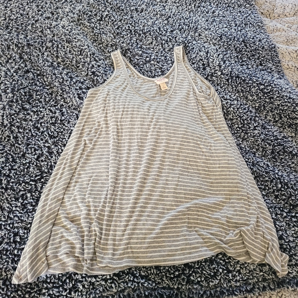 Sleeveless tee
